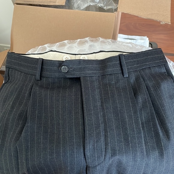 Italy wool men’s suit Sz 42 pin stripe dark light grey. Pleated 36” pant. - Picture 4 of 8